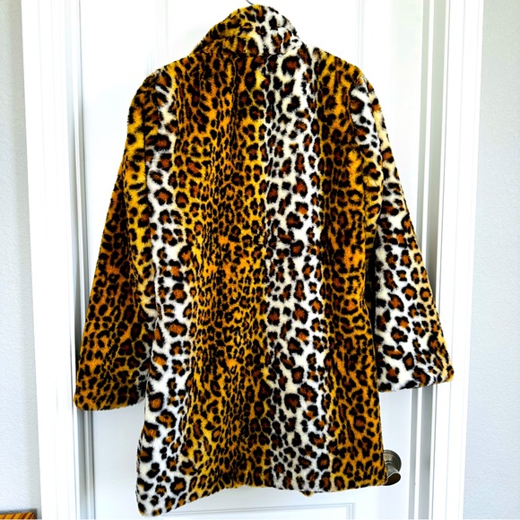 Fun animal print coat with hook and eye closure. - Picture 7 of 8